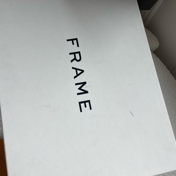 FRAME Le Rodeo Bootie LWFT0093 in Noir - Picture 3 of 6